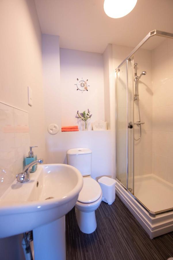 Premier - Wishaw En-Suite Apartment Luaran gambar