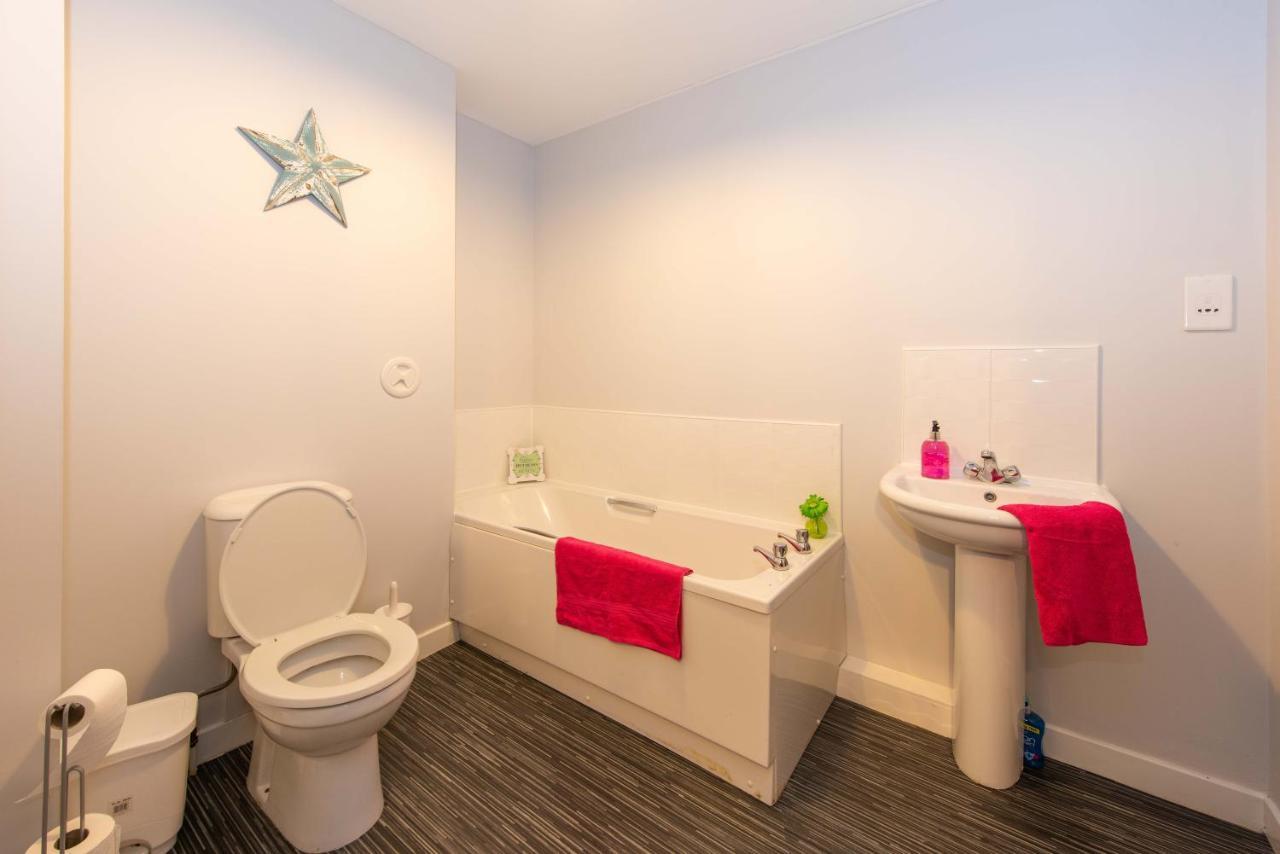 Premier - Wishaw En-Suite Apartment Luaran gambar